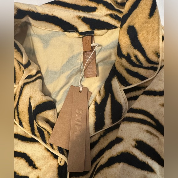 SKIMS Sleep Bronze Tiger Print Button-Up Shorts Set Size L NWT - Picture 5 of 7
